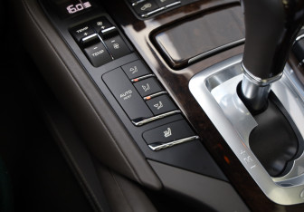 Подержанный автомобиль Porsche Cayenne 2015 года (18 фото)