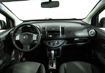 Подержанный автомобиль Nissan Note 2012 года (13 фото)