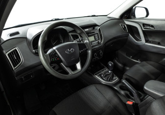 Подержанный автомобиль Hyundai Creta 2017 года (11 фото)