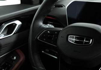 Подержанный автомобиль Geely Coolray 2023 года (15 фото)