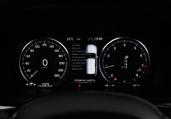 Подержанный автомобиль Volvo XC60 2018 года (21 фото)