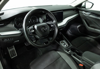 Подержанный автомобиль Skoda Octavia Liftback 2022 года (11 фото)