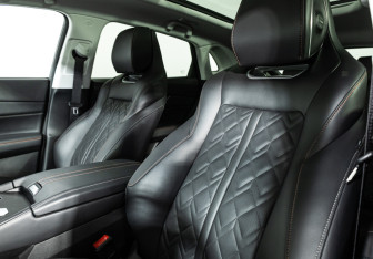 Подержанный автомобиль Changan UNI-K 2023 года (16 фото)