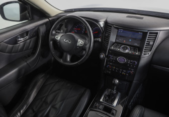 Подержанный автомобиль Infiniti FX 2008 года (8 фото)