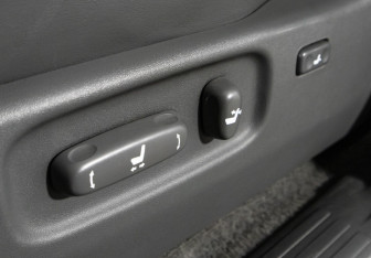 Подержанный автомобиль Toyota Land Cruiser Prado 2007 года (19 фото)