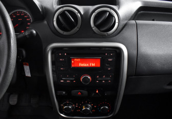 Подержанный автомобиль Renault Duster 2014 года (16 фото)