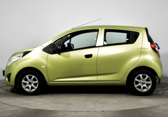 Подержанный автомобиль Chevrolet Spark 2013 года (8 фото)