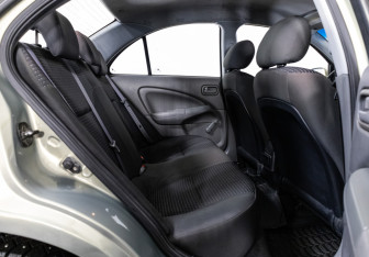 Подержанный автомобиль Nissan Almera Classic 2010 года (14 фото)