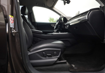 Подержанный автомобиль Audi Q7 2017 года (24 фото)