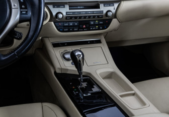 Подержанный автомобиль Lexus ES 2013 года (16 фото)