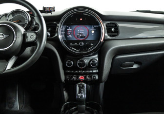 Подержанный автомобиль MINI Hatch 2021 года (14 фото)