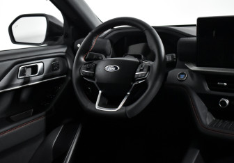 Подержанный автомобиль Ford Explorer 2024 года (19 фото)