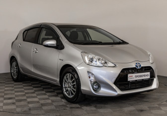 Подержанный автомобиль Toyota Aqua 2017 года (3 фото)