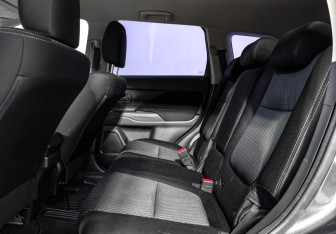 Подержанный автомобиль Mitsubishi Outlander 2018 года (12 фото)