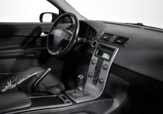Подержанный автомобиль Volvo C30 2007 года (13 фото)