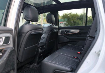 Подержанный автомобиль GAC GS8 2023 года (16 фото)