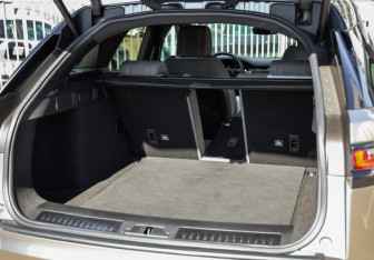 Подержанный автомобиль Land Rover Range Rover Velar 2018 года (34 фото)