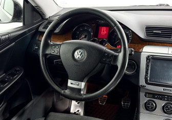 Подержанный автомобиль Volkswagen Passat Sedan 2006 года (15 фото)