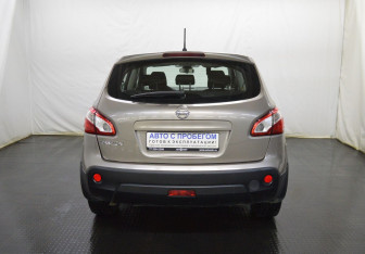 Подержанный автомобиль Nissan Qashqai 2012 года (6 фото)