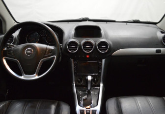 Подержанный автомобиль Opel Antara 2012 года (13 фото)