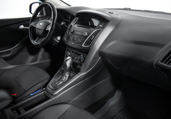 Подержанный автомобиль Ford Focus Hatchback 2017 года (13 фото)