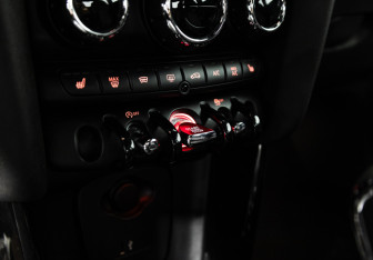 Подержанный автомобиль MINI Hatch 2021 года (20 фото)