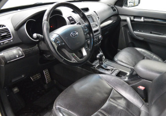 Подержанный автомобиль Kia Sorento 2017 года (10 фото)