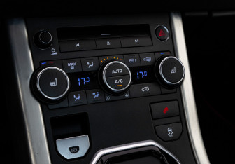 Подержанный автомобиль Land Rover Range Rover Evoque 2014 года (16 фото)