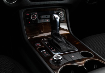 Подержанный автомобиль Volkswagen Touareg 2012 года (13 фото)