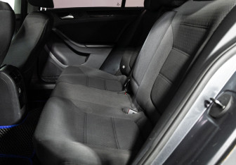 Подержанный автомобиль Volkswagen Jetta Sedan 2012 года (9 фото)