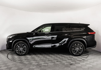 Подержанный автомобиль Toyota Highlander 2025 года (10 фото)