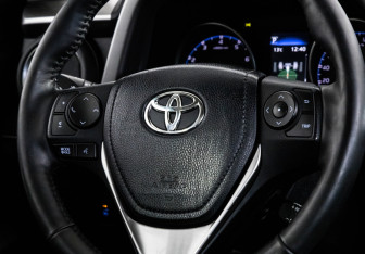 Подержанный автомобиль Toyota RAV4 2018 года (12 фото)