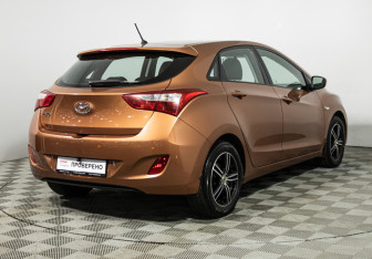 Подержанный автомобиль Hyundai i30 Hatchback 2015 года (5 фото)