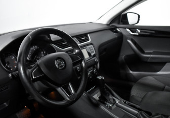 Подержанный автомобиль Skoda Octavia Liftback 2016 года (9 фото)