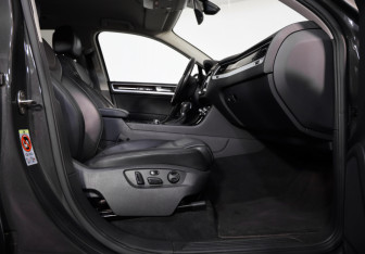 Подержанный автомобиль Volkswagen Touareg 2012 года (23 фото)