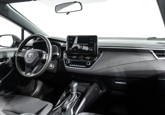 Подержанный автомобиль Toyota Corolla Sedan 2020 года (9 фото)