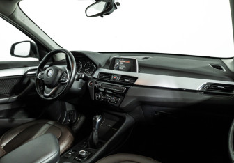 Подержанный автомобиль BMW X1 2015 года (9 фото)