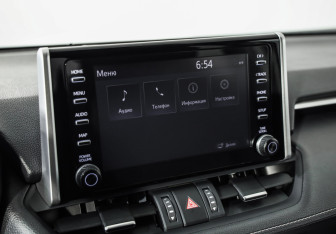 Подержанный автомобиль Toyota RAV4 2020 года (15 фото)