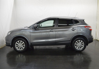 Подержанный автомобиль Nissan Qashqai 2015 года (8 фото)
