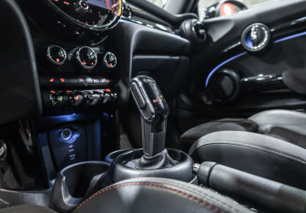 Подержанный автомобиль MINI Hatch 2021 года (25 фото)
