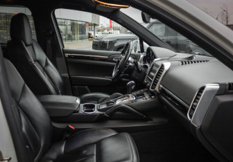 Подержанный автомобиль Porsche Cayenne 2014 года (33 фото)