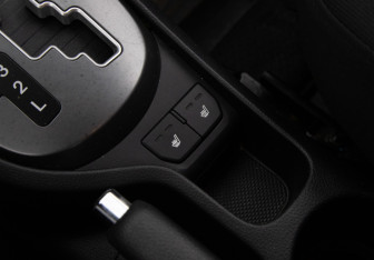 Подержанный автомобиль Kia Rio Hatchback 2013 года (15 фото)