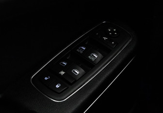 Подержанный автомобиль Chrysler 300C Sedan 2012 года (20 фото)