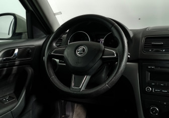 Подержанный автомобиль Skoda Yeti 2014 года (15 фото)