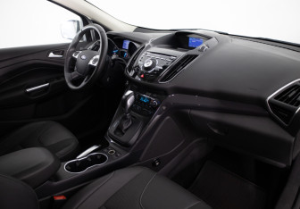Подержанный автомобиль Ford Kuga 2013 года (19 фото)