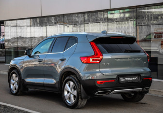 Подержанный автомобиль Volvo XC40 2019 года (7 фото)