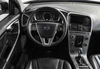 Подержанный автомобиль Volvo XC60 2016 года (11 фото)
