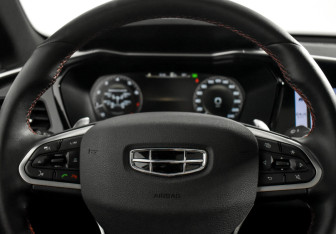Подержанный автомобиль Geely Tugella 2023 года (19 фото)
