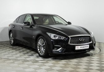 Подержанный автомобиль Infiniti Q50 2017 года (3 фото)