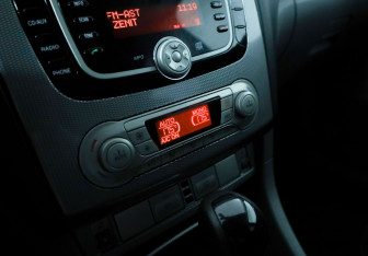 Подержанный автомобиль Ford Focus Hatchback 2010 года (13 фото)